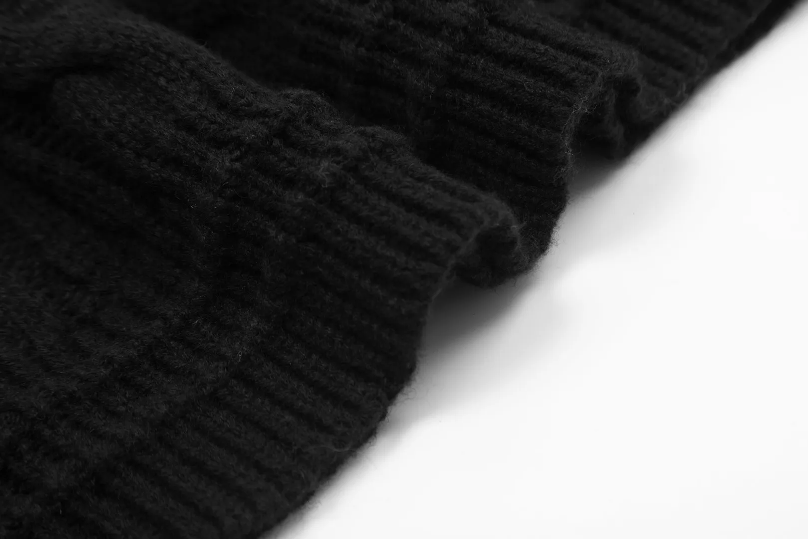 vivienne west wood West Queen Vivian Saturn New Retro "Unisex" Hollow Knitted Sweater Wool Round Neck 2024 Spring New Size: S -M- L Color: Apricot Black